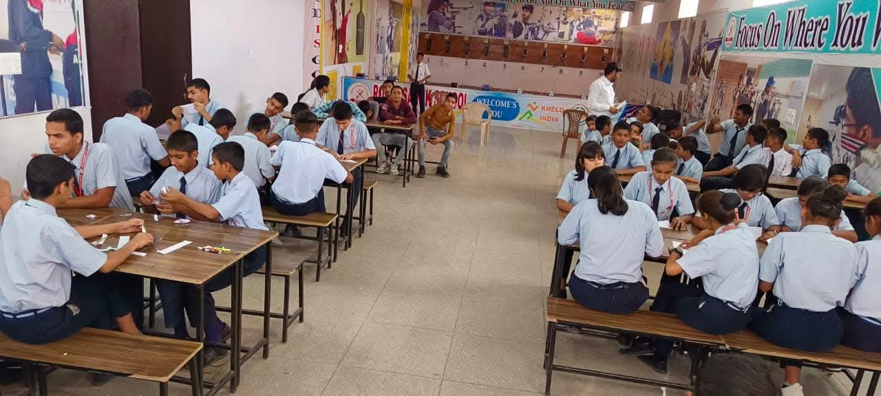 Group photo of faculty and staff of Royal Sainik School Parbatsar